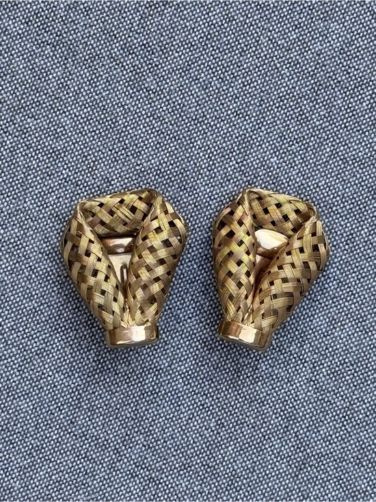 Vintage Jewelry - VTG 70s 80s Gold Tone Basket Weave Clip On Earrings Sculptural Statement Jewelry
